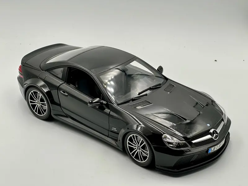 1:18 Mercedes-Benz Sl 65 Amg Black Series -- Black -- Minichamps Dealer 1