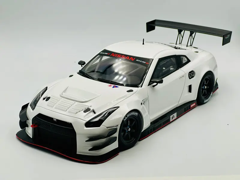 1:18 Nissan Gt-R Nismo Gt3 -- White -- Autoart 81576 Sh 1
