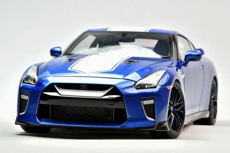 1:18 Nissan Gt-R (R35) 50Th Anniversary -- Wangan Blue -- Motorhelix 1