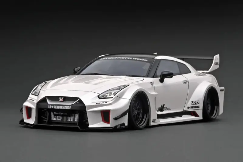 1:18 Nissan Gt-Rr R35 Lb-Silhouette Works -- White -- Ignition Model Ig2352 1