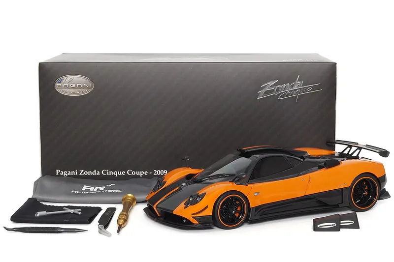 1:18 Pagani Zonda Cinque Coupe 2009 -- Orange Carbon -- Almost Real 1