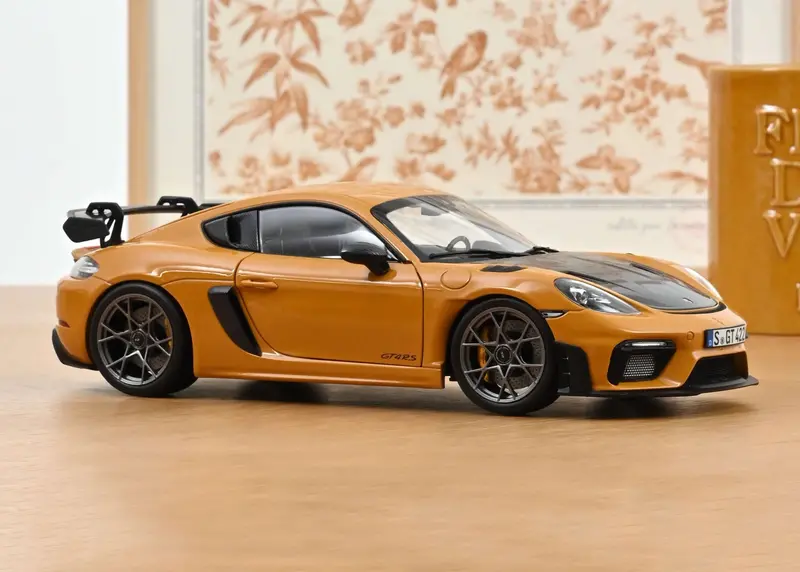1:18 Porsche 718 Cayman Gt4 Rs Weissach 2023 -- Bahama Yellow -- Norev 1