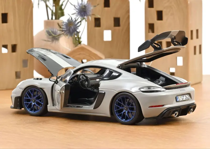 1:18 Porsche 718 Cayman Gt4 Rs Weissach Package 2023 -- Chalk Grey -- Norev 2