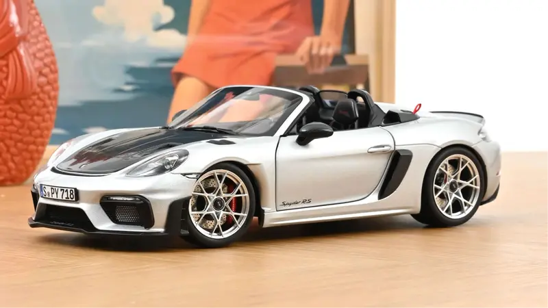 1:18 Porsche 718 Spider Rs Weissach Package 2023 -- Silver Metallic -- Norev 1