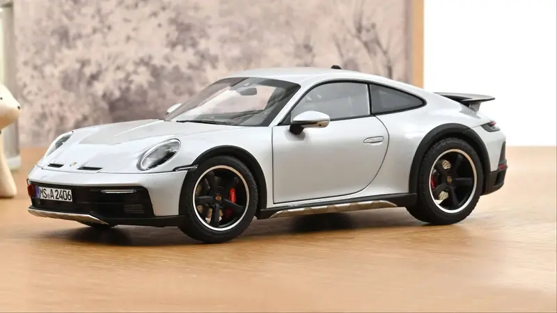 1:18 Porsche 911 (992) Dakar Coupe 2023 -- Ice Grey Metallic -- Norev 1