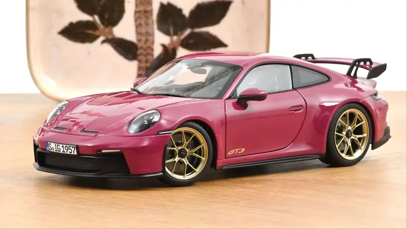 1:18 Porsche 911 (992) Gt3 Coupe 2021 -- Ruby Star Red W/Gold Wheels -- Norev 1