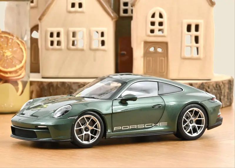 1:18 Porsche 911 (992) S/T 2023 -- Green Metallic -- Norev 1