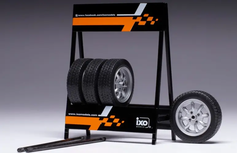 1:18 Set Of 4 X Saab Type Silver Wheel & Tyre Set W/Tire Rack -- Ixo Models 1
