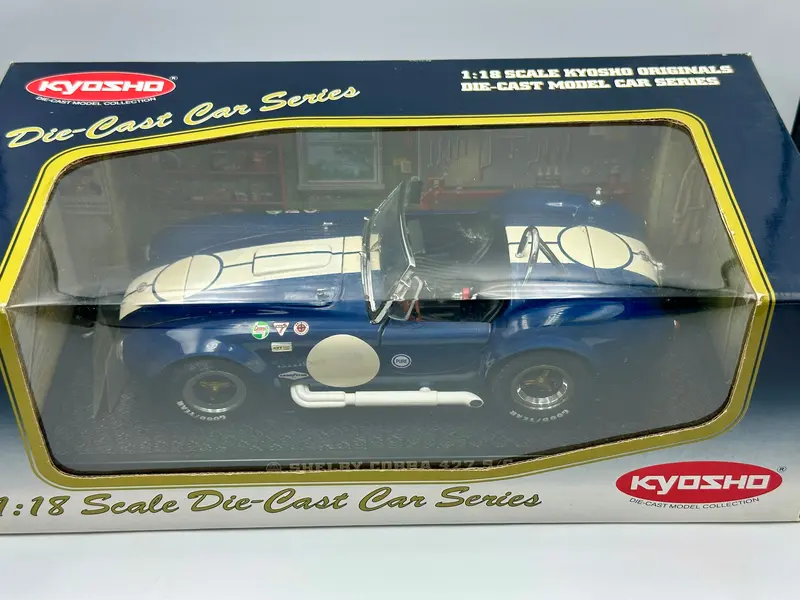 1:18 Shelby Cobra 427 S/C Racing -- Blue W/White Stripes -- Kyosho 1