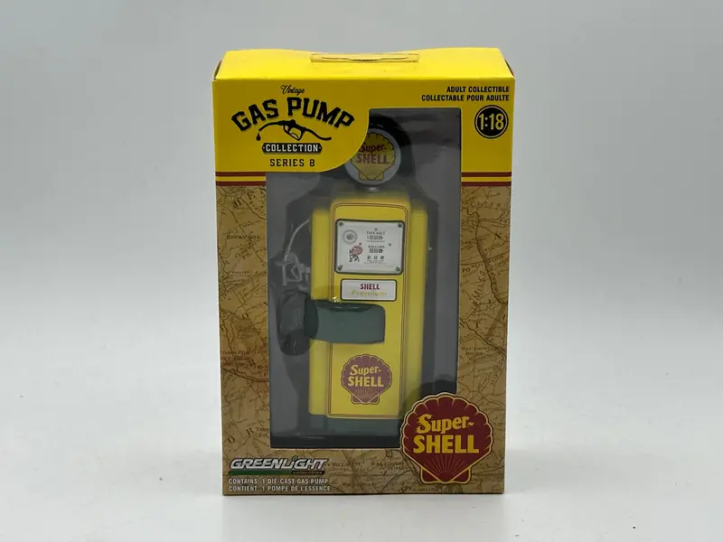 1:18 Super-Shell -- *Chase* Vintage Gas/Petrol Pump -- Series 8 -- Greenlight 1