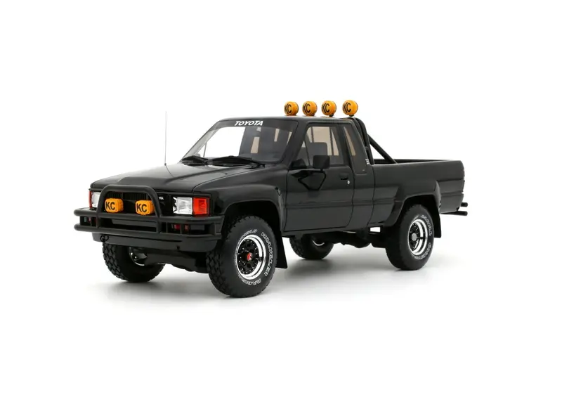 1:18 Toyota Hilux Sr5 1985 -- Glossy Black -- Ottomobile 1