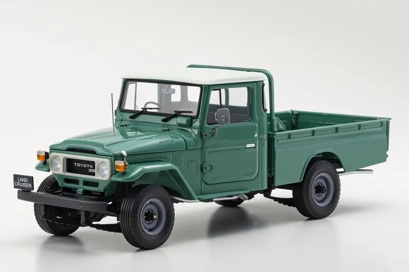 1:18 Toyota Land Cruiser 40 Series Pickup -- Fashion Green -- Kyosho 1