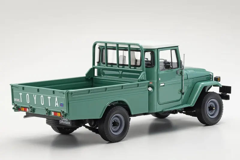 1:18 Toyota Land Cruiser 40 Series Pickup -- Fashion Green -- Kyosho 2