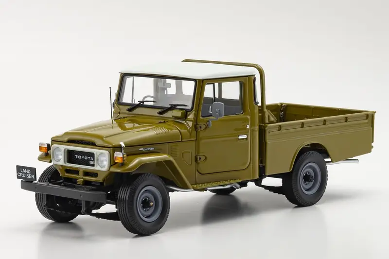 1:18 Toyota Land Cruiser 40 Series Pickup -- Olive -- Kyosho 1