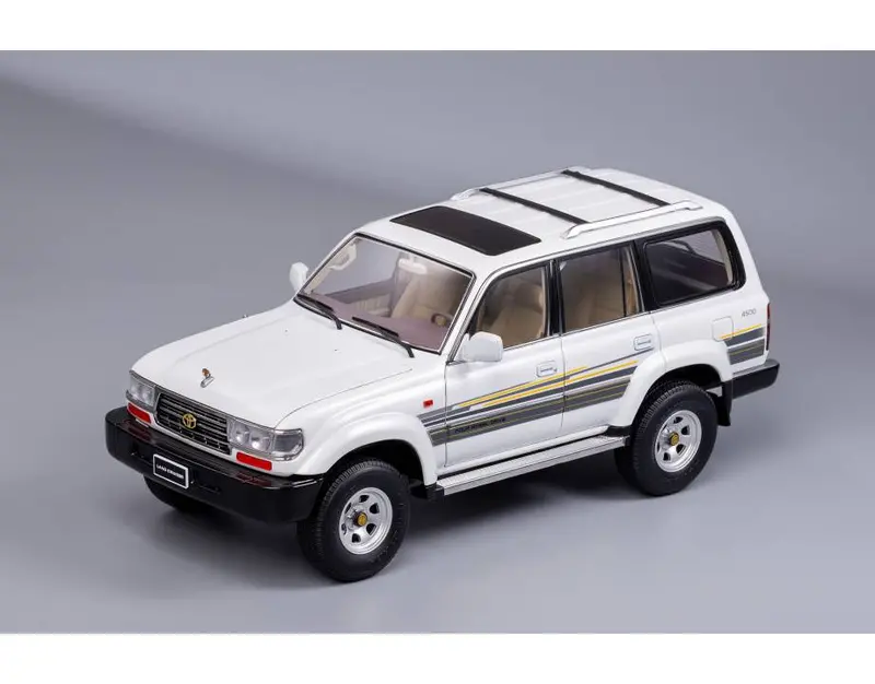 1:18 Toyota Land Cruiser J8 1990 -- White -- Kengfai 1