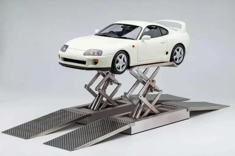 1:18 Toyota Supra A80 W/Car Lift -- White -- Lcd Models 1