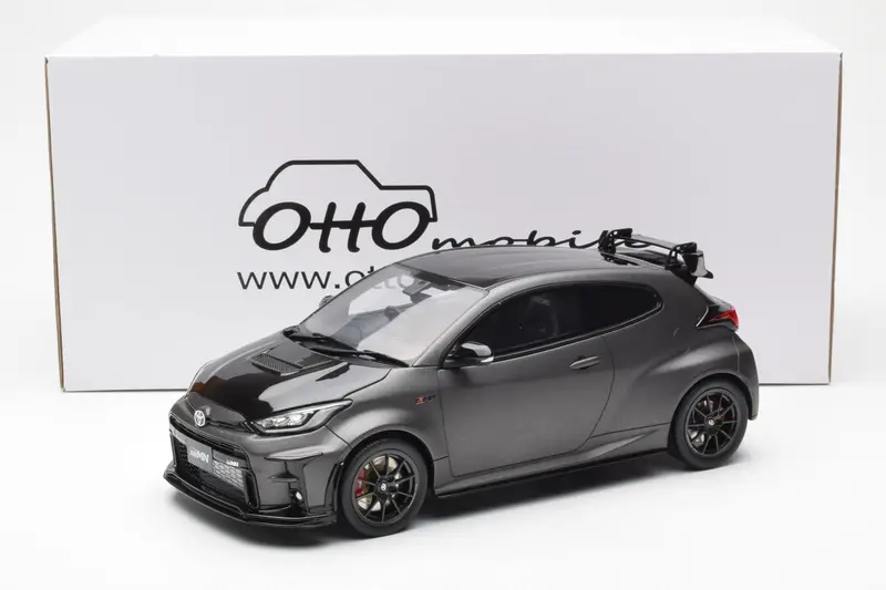 1:18 Toyota Yaris Gr 2022 W/ Circuit Package -- Black -- Ottomobile 1