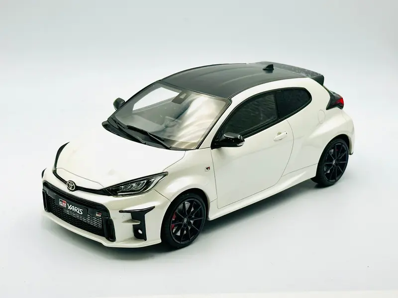 1:18 Toyota Yaris Gr -- Platinum White Pearl -- Ottomobile 1
