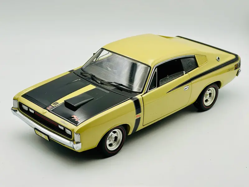 1:18 Valiant E38 R/T Charger 'Big Tank' -- Blonde Olive -- Classic Carlectables 1