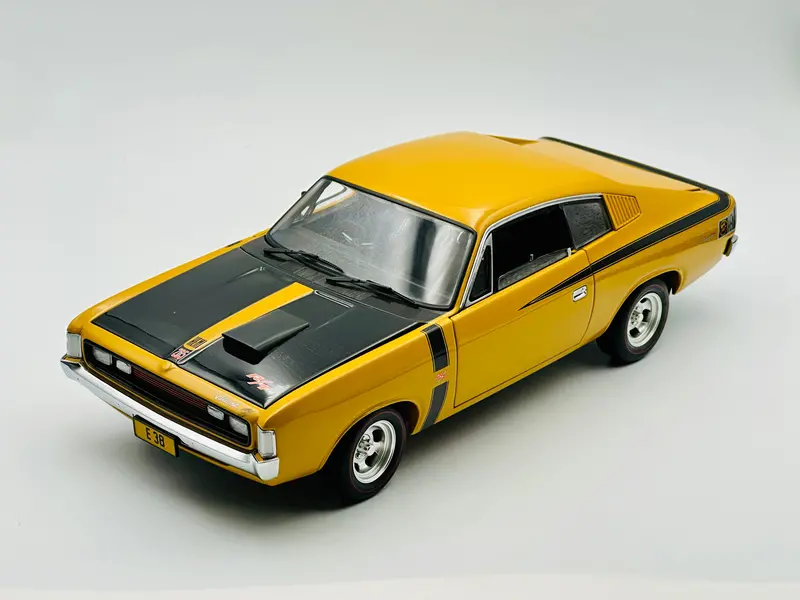 1:18 Valiant E38 R/T Charger 'Small Tank' -- Hot Mustard -- Classic Carlectables 1