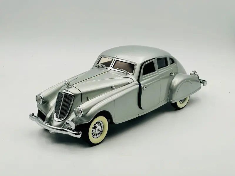 1:24 1933 Pierce Silver Arrow -- Silver -- Danbury Mint 131221B 1