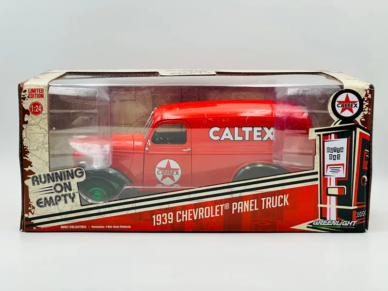 1:24 1939 Chevrolet Panel Truck -- Caltex Red *Chase Version* -- Greenlight 1