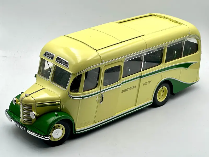 1:24 1947 Bedford Ob Duple Vista (Bus) -- Southern Vectis -- Sunstar 1
