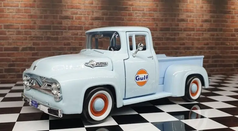 1:24 1956 Ford F-100 Pickup -- Gulf Oil -- Motormax/Dda Collectibles 1