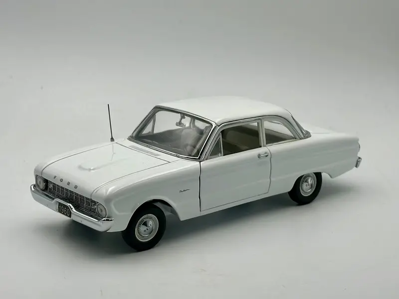 1:24 1960 Ford Falcon -- White -- Franklin Mint B11vb60 1