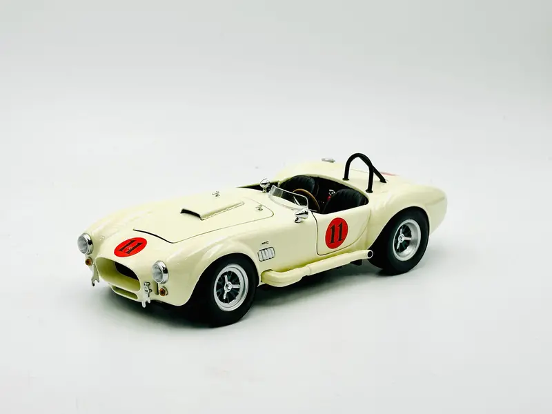 1:24 1965 Shelby Cobra 427 S/C Csx3012 Competition -- White -- Icons 1