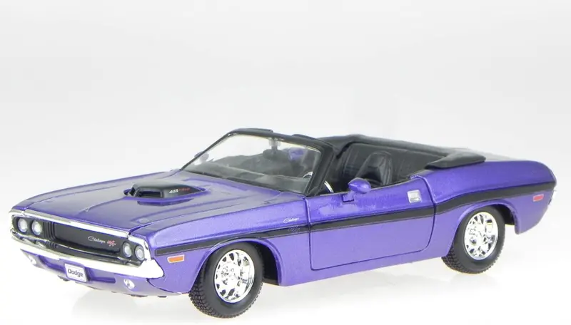 1:24 1970 Dodge Challenger R/T Convertible -- Metallic Purple -- Maisto 1