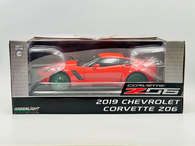 1:24 2019 Chevrolet Corvette Z06 Coupe -- Torch Red *Chase Version* -- Greenligh 1