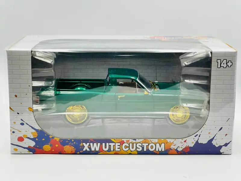 1:24 Ford Falcon Xw Custom Ute -- *Chase Version* Green W/Gold Accents -- Dda 1