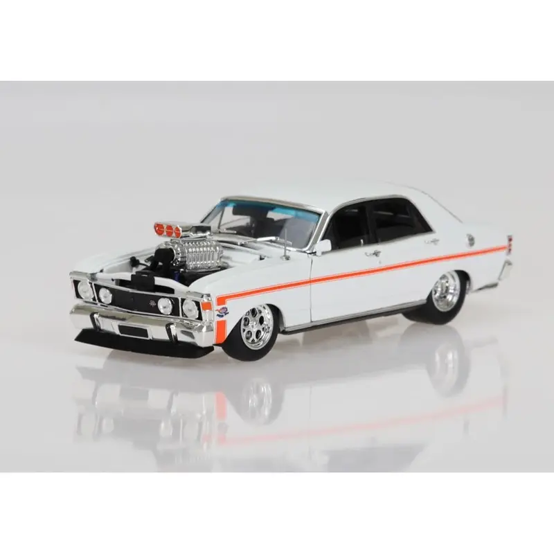 1:24 Ford Xw Falcon Gt-Ho Supercharged -- White W/Orange Stripes -- Dda 1