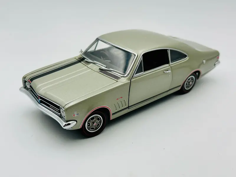 1:24 Holden Hk Monaro -- Silver Mink -- Trax Superscale 1