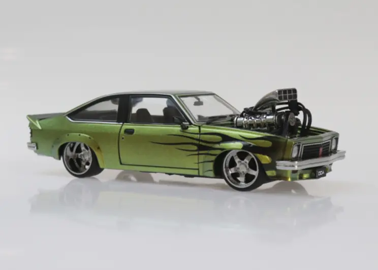 1:24 Holden Lx Torana A9x -- Colour Shift W/Flames -- Dda Collectibles 1