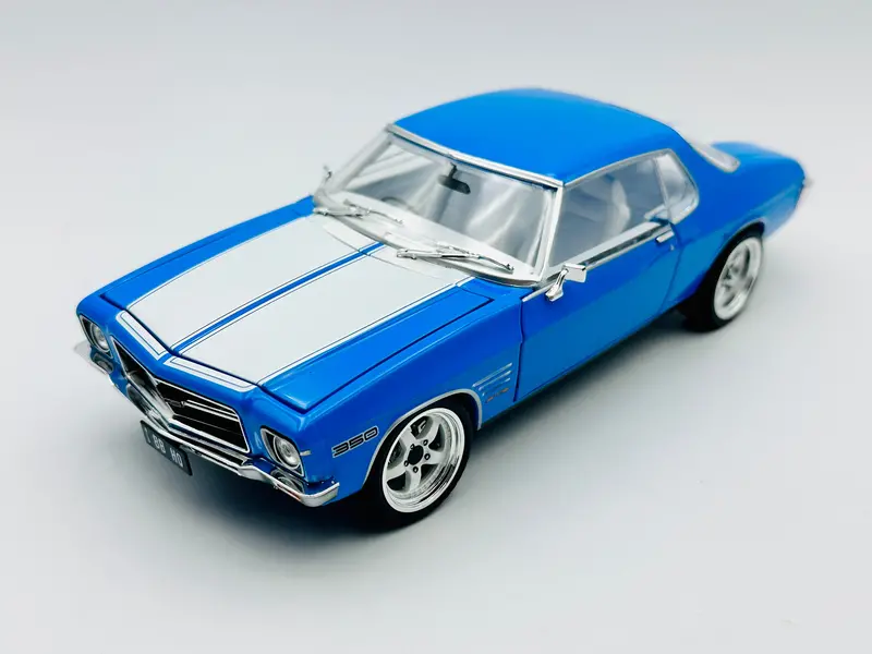 1:24 Holden Monaro Hq Gts "Bb Hq"-- Blue W/White Stripes -- Dda/Greenlight 1