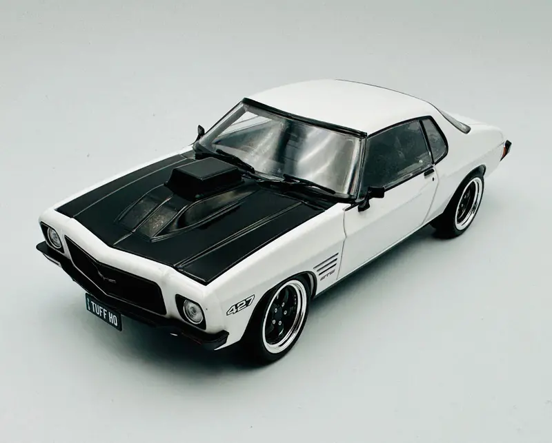 1:24 Holden Monaro Hq Gts -- White/Black -- Dda/Greenlight 1