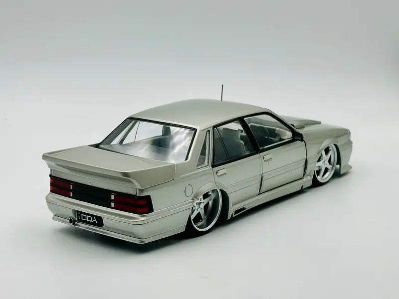 1:24 Holden Vl Commodore Walkinshaw -- Silver -- Dda Collectibles: Sfragismeno 2