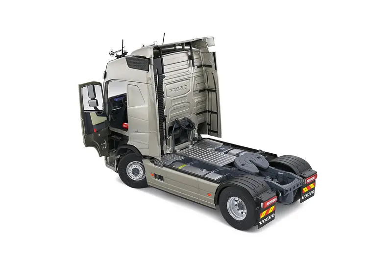 1:24 Volvo Fh16 Globetrotter Xl 2021 Semi Truck -- Nordic Light Bronze -- Solido 2