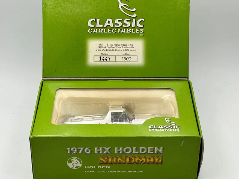 1:43 1976 Holden Hx Sandman Ute -- Cotillion White -- Classic Carlectables 1