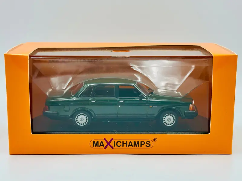 1:43 1986 Volvo 240 Gl -- Dark Green -- Minichamps 1