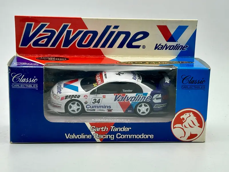 1:43 2000 Garth Tander -- Holden Vt Commodore -- Classic Carlectables 1