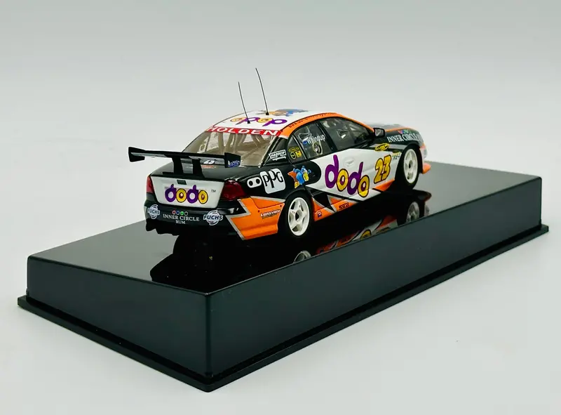 1:43 2005 Jamie Whincup -- #23 Dodo -- Holden Vz Commodore -- Autoart 60565 2