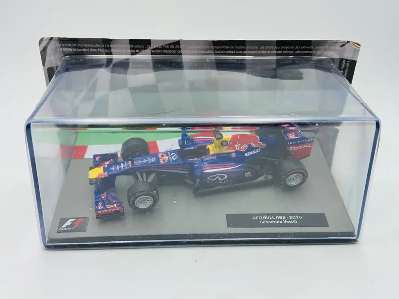 1:43 2013 World Champion -- Sebastian Vettel -- Red Bull Rb9 -- Atlas F1 1
