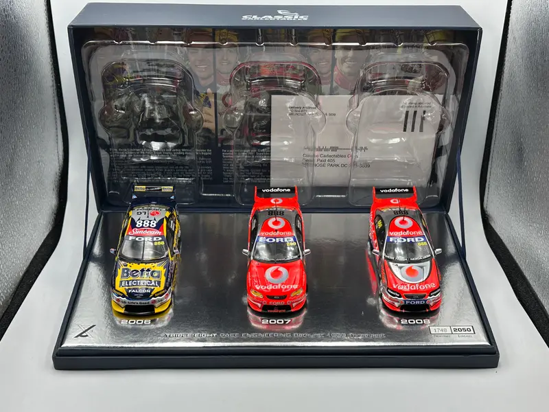 1:43 Bathurst Three-Peat -- Tripe Eight Race Engineering -- Classic Carlectables 1