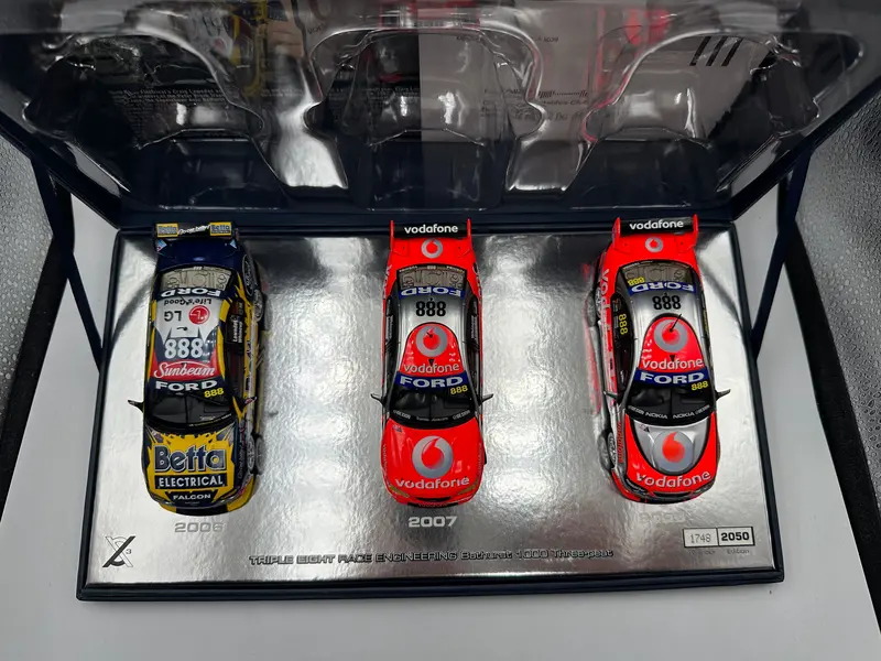 1:43 Bathurst Three-Peat -- Tripe Eight Race Engineering -- Classic Carlectables 2