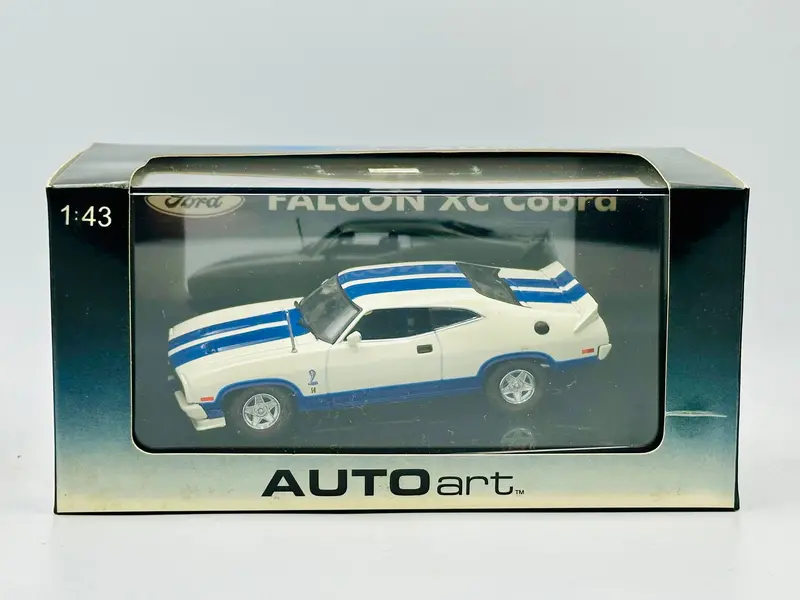 1:43 Ford Falcon Xc Cobra -- White W/Blue Stripes -- Biante/Autoart 1
