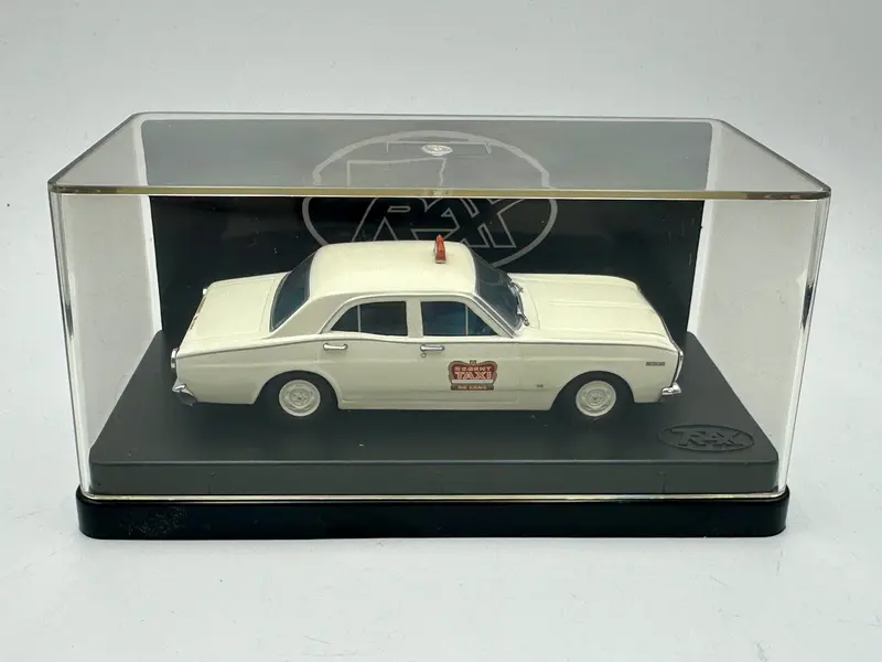 1:43 Ford Xt Falcon Sedan -- Regent Taxis Gold Coast -- Trax Aussie Series Tr24h 1