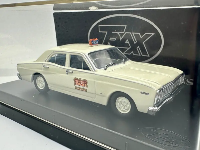 1:43 Ford Xt Falcon Sedan -- Regent Taxis Gold Coast -- Trax Aussie Series Tr24h 2